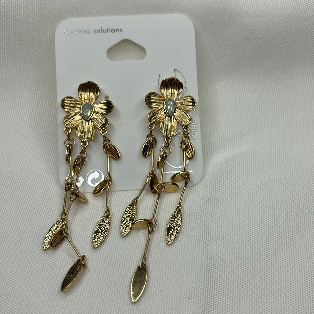 Icing Flower Chandelier Earrings Gold